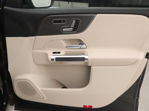 Used 2022 Mercedes-Benz GLB 250 image 24