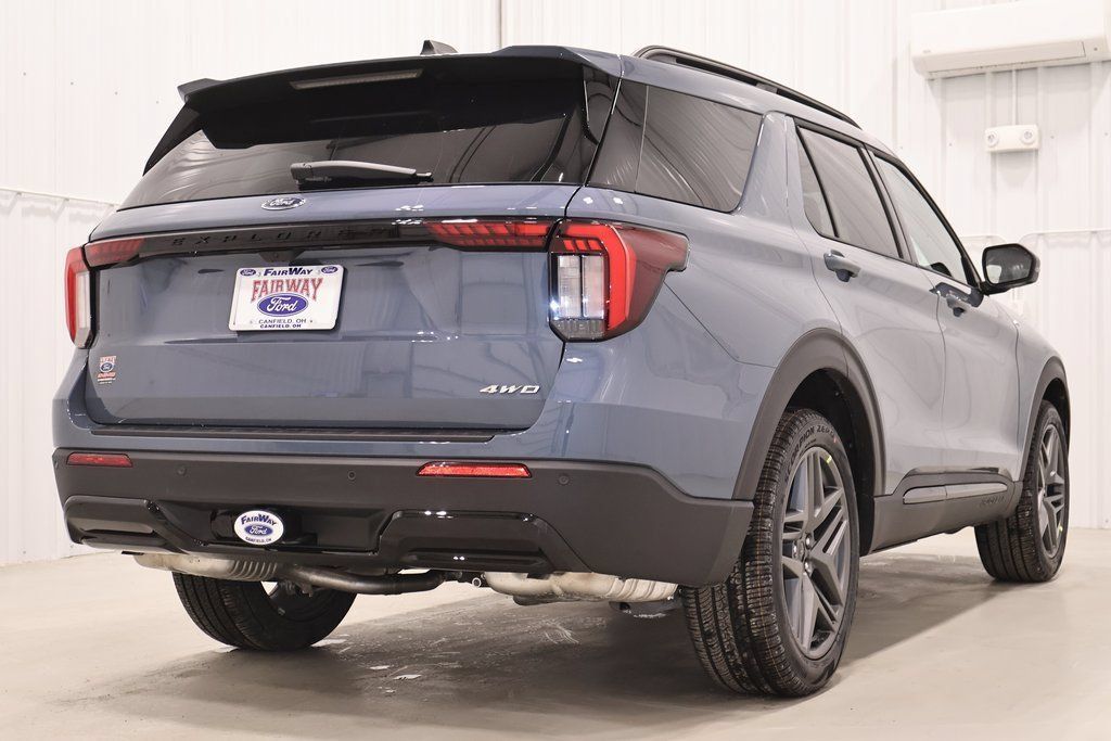 New 2026 Ford Explorer ST-Line w/ ST-Line Street Pack AWD/4WD image 9