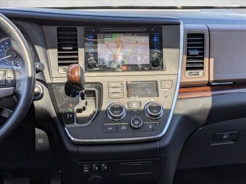 Used 2015 Toyota Sienna Limited image 15
