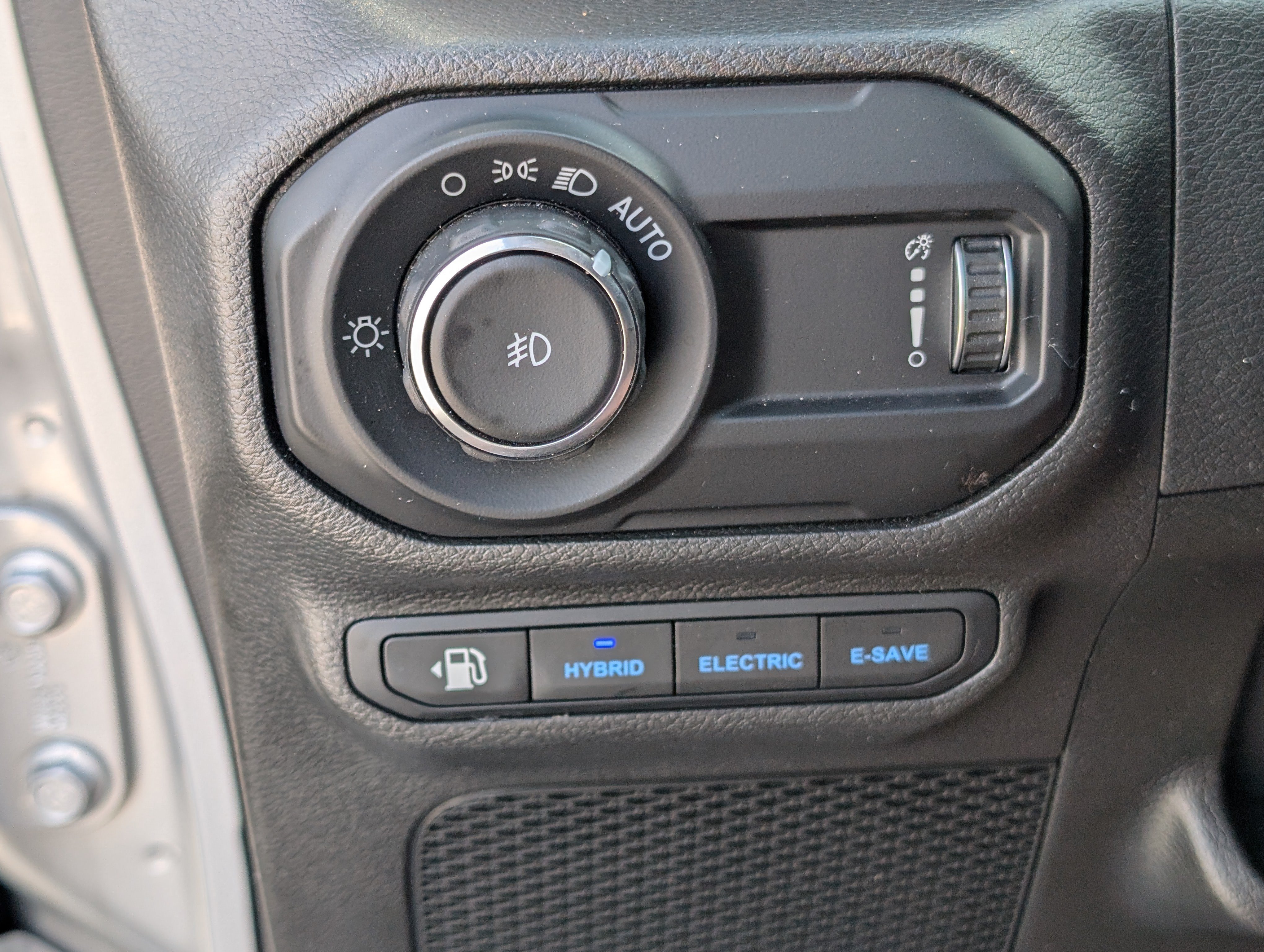 Used 2023 Jeep Wrangler Unlimited Rubicon 4xe AWD/4WD image 15