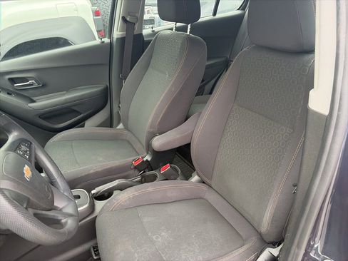 Used 2018 Chevrolet Trax LS w/ LPO, Cargo Package image 21