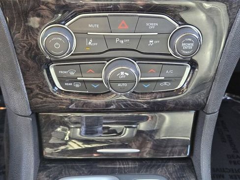 Used 2018 Chrysler 300 Limited w/ Safetytec Plus Group image 26