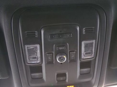 Used 2023 Chevrolet Suburban Z71 w/ Luxury Package image 29