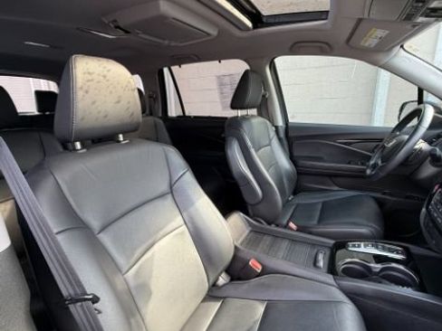 Used 2019 Honda Pilot Touring image 10