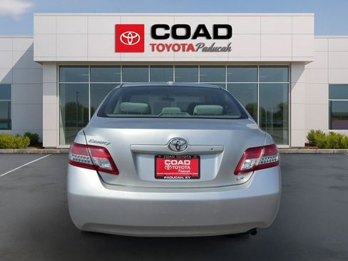 Used 2010 Toyota Camry LE FWD image 4