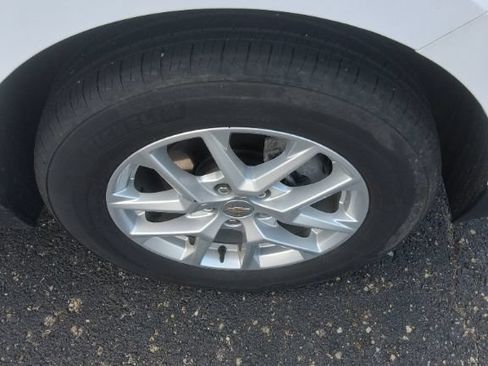 Used 2024 Chevrolet Equinox LS FWD image 11