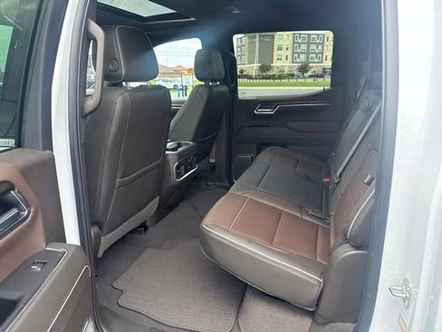 Used 2026 GMC Sierra 1500 Denali w/ LPO, Black Badging Package AWD/4WD image 10
