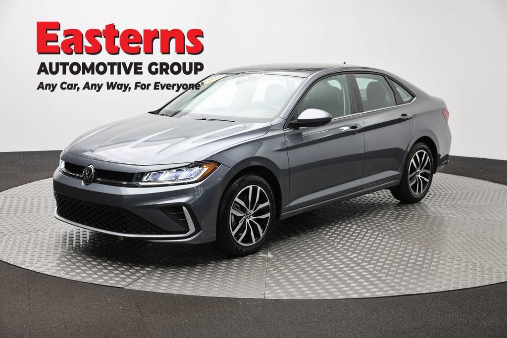 Used 2025 Volkswagen Jetta SE FWD image 1