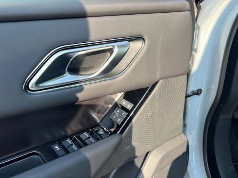New 2026 Land Rover Range Rover Velar Dynamic SE image 25