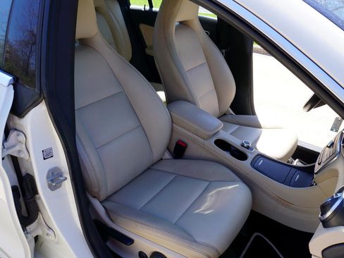 Used 2015 Mercedes-Benz CLA 250 4dr Sdn CLA 250 FWD image 21