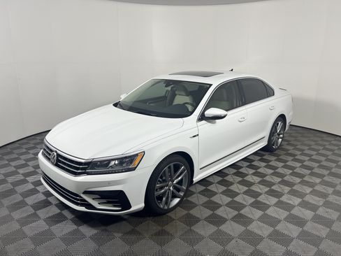 Used 2019 Volkswagen Passat 2.0T SE R-Line FWD image 9