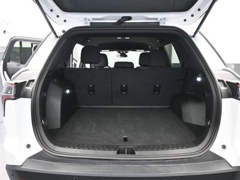 Used 2025 Chevrolet Equinox LT image 8