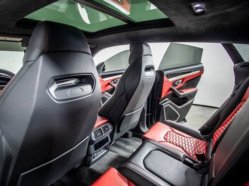 Used 2021 Lamborghini Urus AWD/4WD image 24