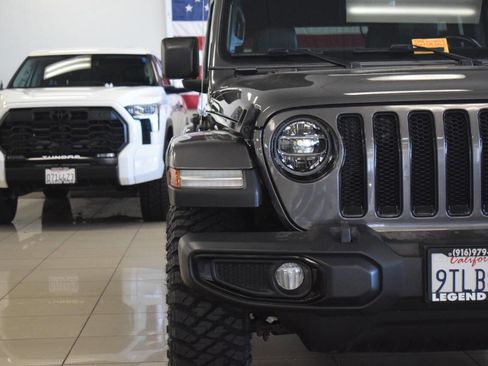 Used 2020 Jeep Wrangler Unlimited Sahara image 9