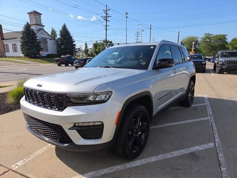 Certified 2024 Jeep Grand Cherokee Limited w/ Luxury Tech Group II AWD/4WD image 7
