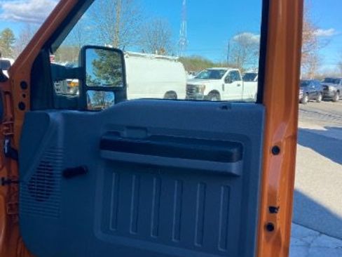 Used 2013 Ford F550 Full Dump and Plows w/ Payload Upgrade Pkg image 13