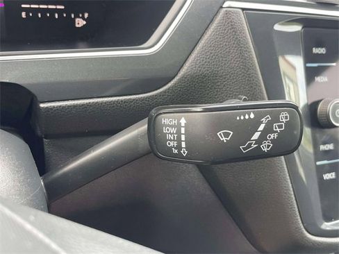 Used 2022 Volkswagen Tiguan SE R-Line image 24