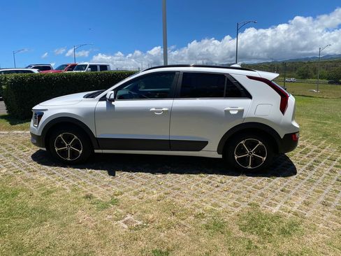 Used 2024 Kia Niro EX FWD image 4
