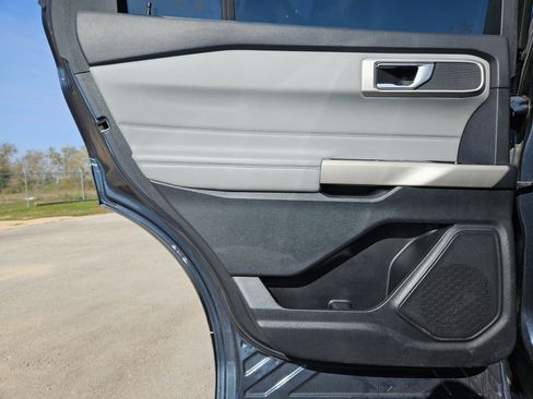 Used 2022 Ford Explorer XLT w/ Equipment Group 202A image 15