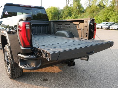Used 2025 GMC Sierra 3500 Denali Ultimate AWD/4WD image 9