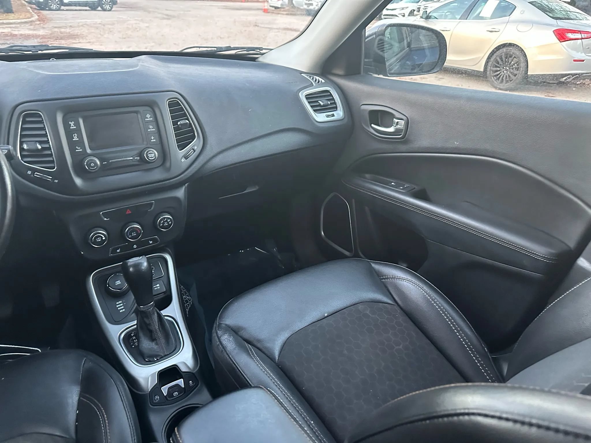 Used 2018 Jeep Compass Latitude w/ Cold Weather Group AWD/4WD image 22
