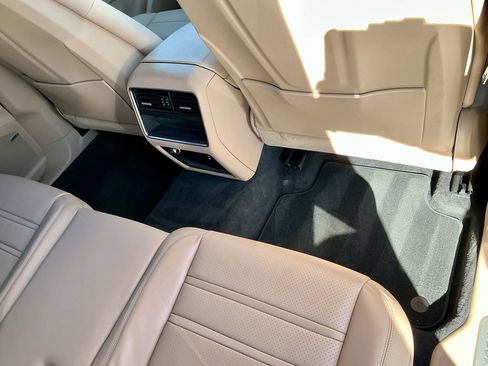 Used 2022 Porsche Cayenne Platinum Edition image 27