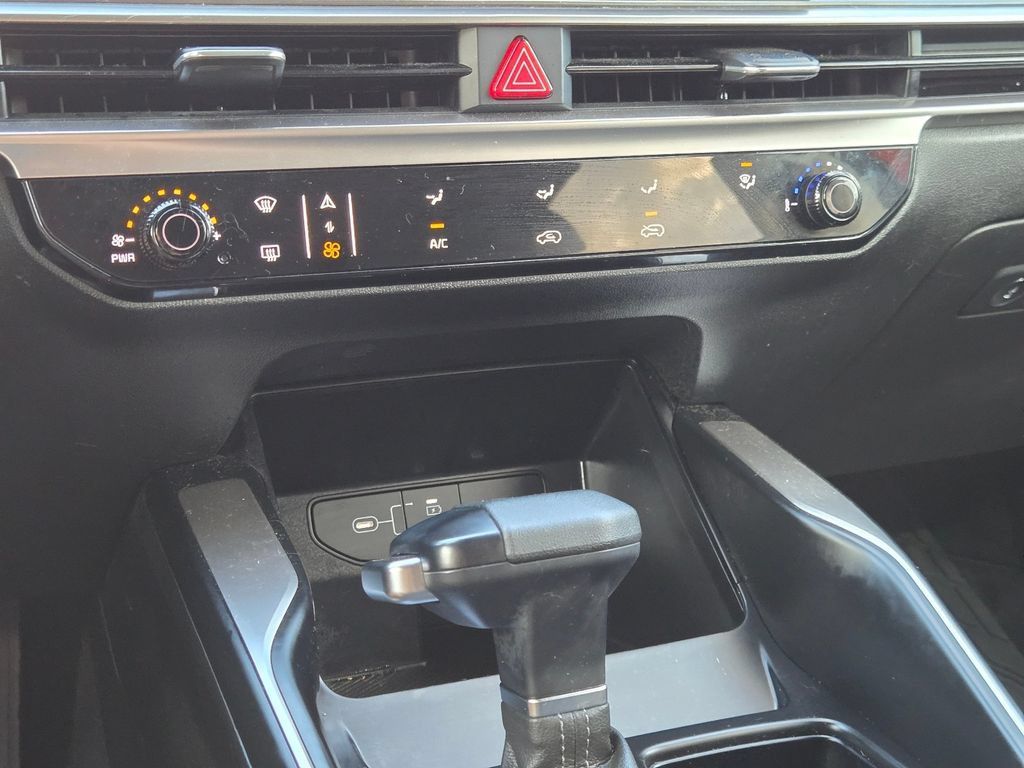 Used 2025 Kia Sorento LX FWD image 29