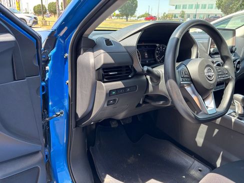 Used 2025 Nissan Sentra SV FWD image 27