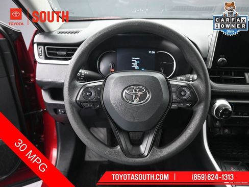 Used 2025 Toyota RAV4 XLE AWD/4WD image 20