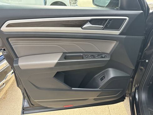 Used 2023 Volkswagen Atlas SE w/ Panoramic Sunroof Package AWD/4WD image 12