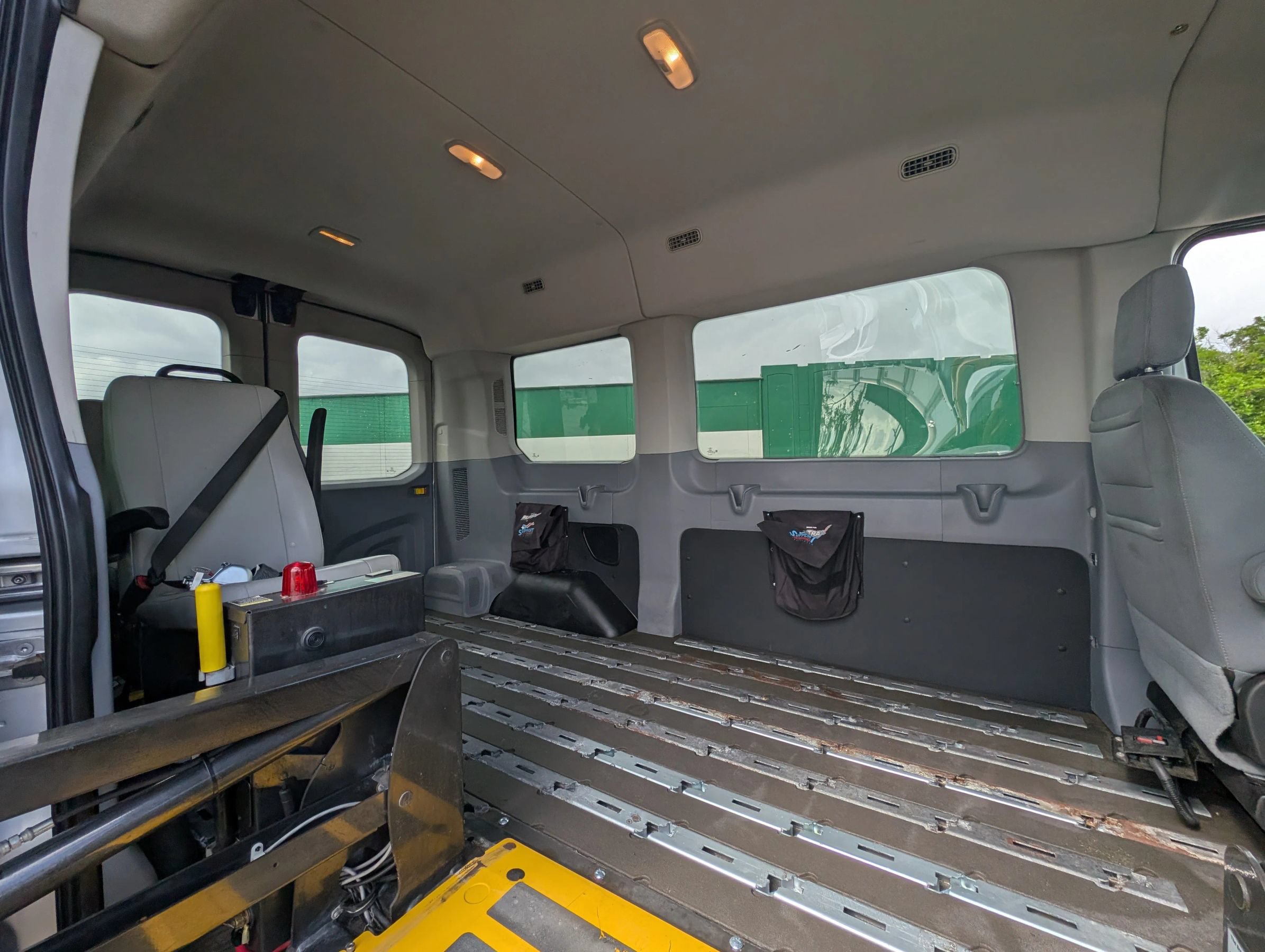 Used 2019 Ford Transit 150 XLT RWD image 4