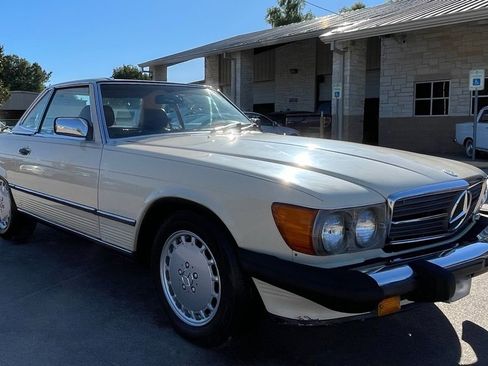 Used 1987 Mercedes-Benz 560 SL image 3
