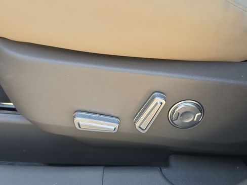 Used 2024 Lincoln Nautilus Reserve AWD/4WD image 10