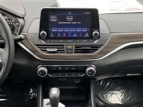 Used 2024 Nissan Altima 2.5 SV image 26