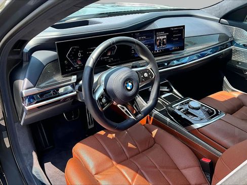 Used 2023 BMW 760i xDrive w/ Luxury Rear Seating Package AWD/4WD image 17