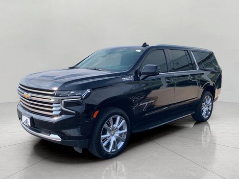Used 2022 Chevrolet Suburban High Country AWD/4WD image 4