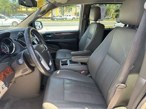Used 2016 Chrysler Town & Country Touring w/ Driver Convenience Group FWD image 15