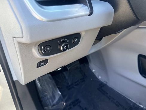 Used 2023 GMC Terrain SLT image 24