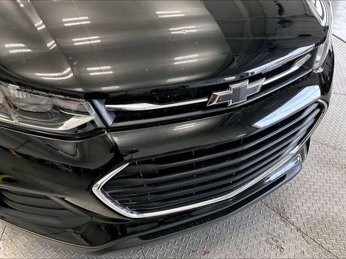 Used 2020 Chevrolet Trax LS FWD image 25