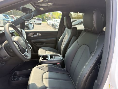 New 2027 Chrysler Pacifica Select w/ Family Tech Group AWD/4WD image 25
