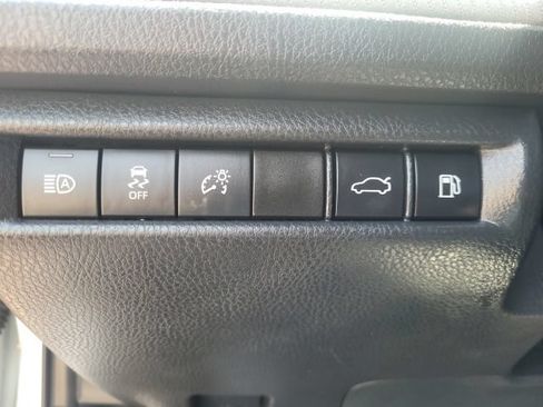 Used 2025 Toyota Camry SE w/ Convenience Package FWD image 14