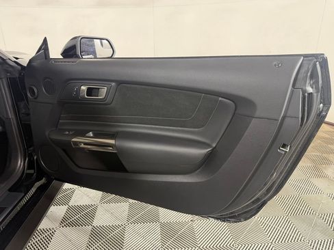 Used 2018 Ford Mustang Shelby GT350 w/ Convenience Package RWD image 21