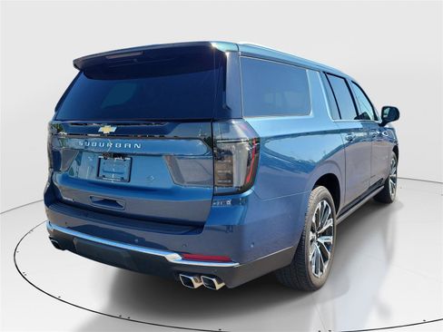 Used 2025 Chevrolet Suburban High Country AWD/4WD image 4