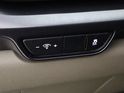 Used 2025 Kia Carnival FWD image 23