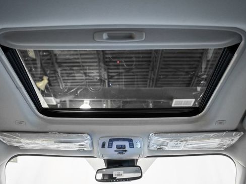 Used 2026 Toyota Sienna XLE FWD image 14