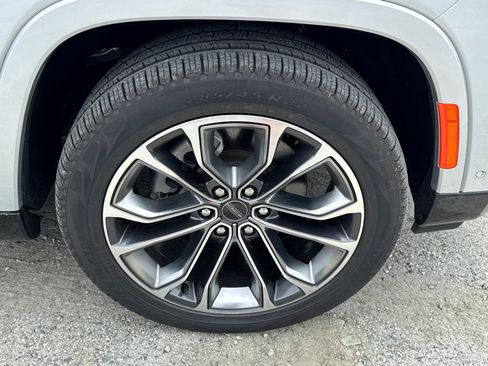Certified 2024 Jeep Grand Wagoneer Series III AWD/4WD image 15