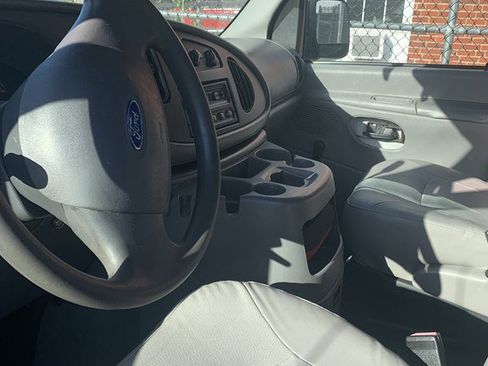 Used 2003 Ford E-350 and Econoline 350 Club Wagon image 6