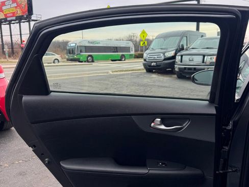 Used 2021 Kia Forte LXS image 19