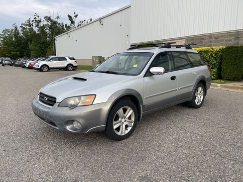 Used 2005 Subaru Outback 2.5XT Limited AWD/4WD image 8