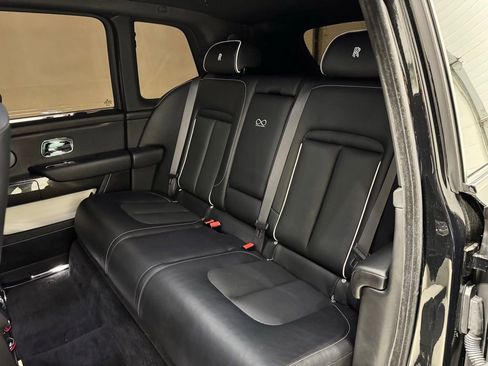 Used 2023 Rolls-Royce Cullinan Black Badge w/ Dark Exterior Package image 39